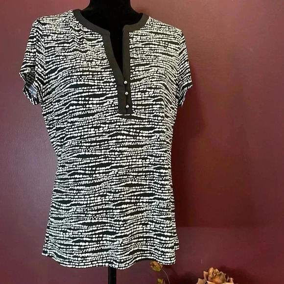 New York & Company Stretch Blouse - Picture 1 of 8